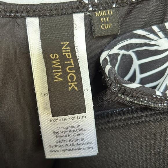 Nip Tuck Women's Black + White Sorrento Stripe Tummy Control Swimsuit Size 6 - Picture 3 of 5